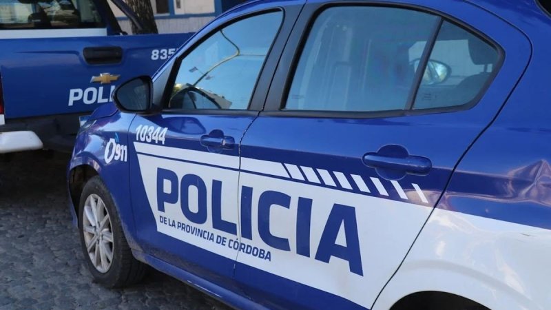 Intentó llevarse una garrafa y una bomba de agua: la policía lo impidió