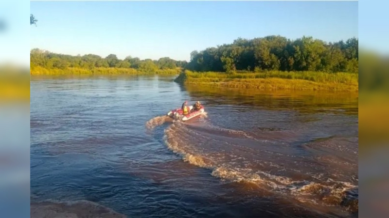 Cayó al río con un bebé en brazos y un hombre se arrojó para auxiliarlo: el nene fue rescatado, pero los adultos murieron ahogados