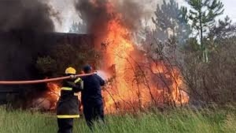 Corrientes: una pareja murió calcinada tras un choque frontal contra un camión en la Ruta 14