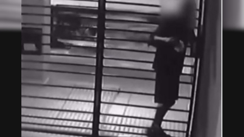 Abrió un portón con un CD y robó en un complejo de departamentos de Córdoba