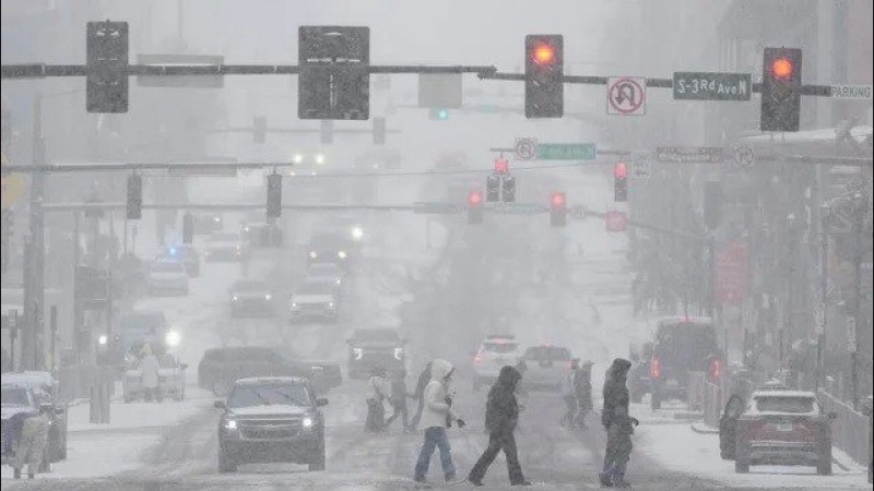 Megatormenta ártica paraliza a los Estados Unidos y pone en alerta a 37 estados
