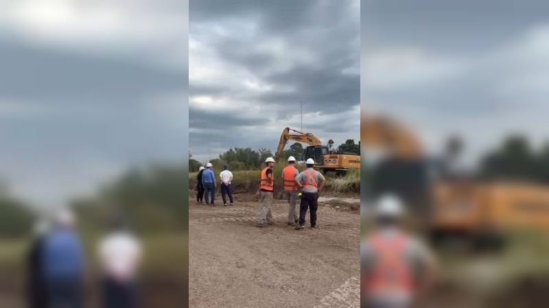 Avanza la obra de entubado del canal de desagüe de Barrio Parque