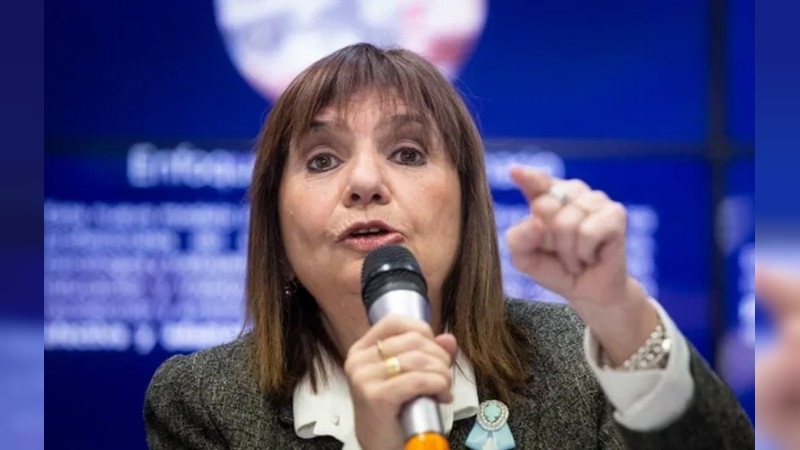 Patricia Bullrich admitió que la emergencia por incendios podría sumarse al temario de extraordinarias