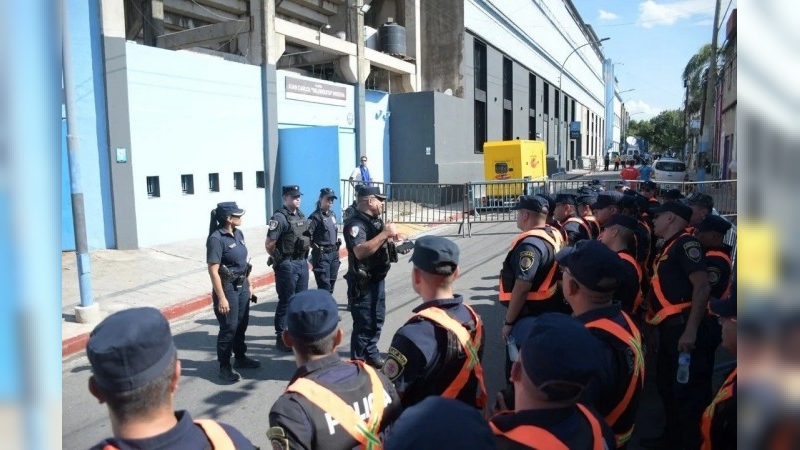La Policía detuvo a un hombre armado cerca de la cancha de Belgrano