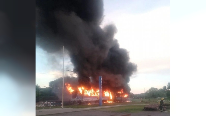 Se incendiaron dos vagones del Tren de las Sierras en La Calera