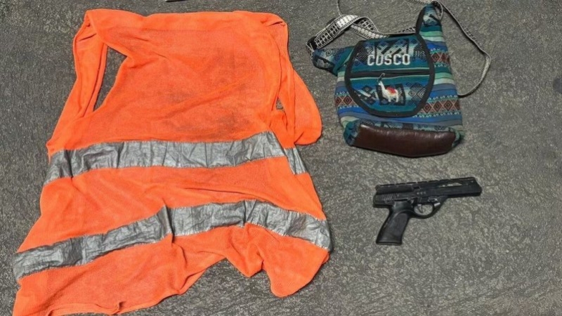 Dos naranjitas detenidos tras amenazar a taxistas en el centro: tenían una pistola falsa