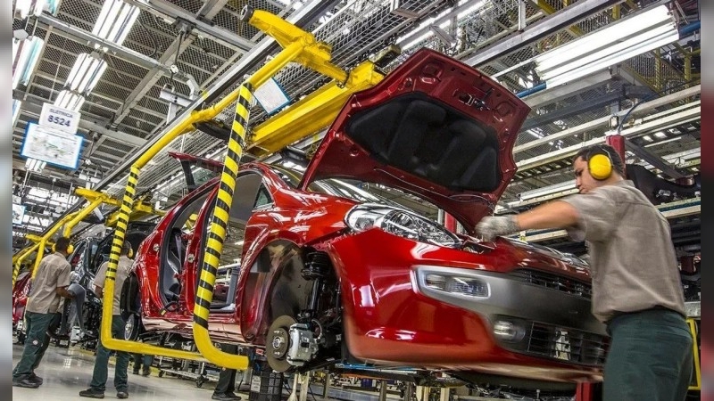 Fuerte caída en la producción y ventas automotrices