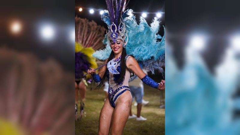 Música, comparsas y gran marco de público en el evento del viernes en el Hipódromo