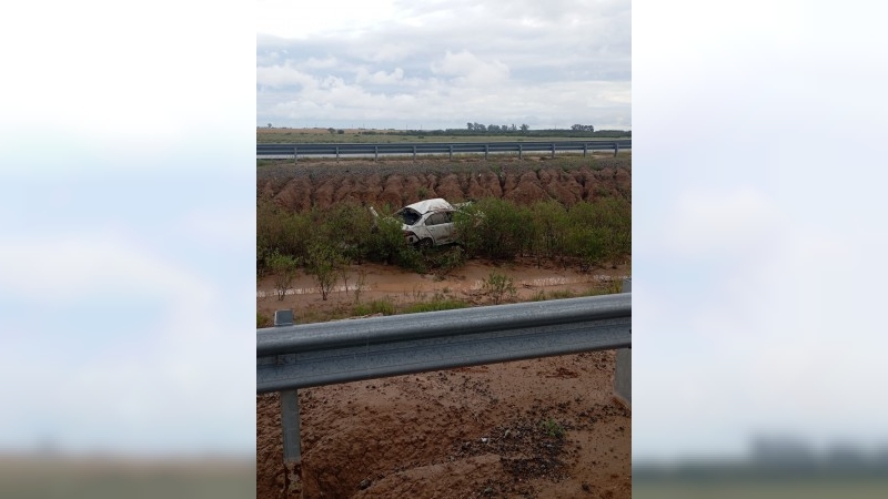 La Francia: despiste vehicular en la Autopista 19 dejó dos personas con lesiones leves