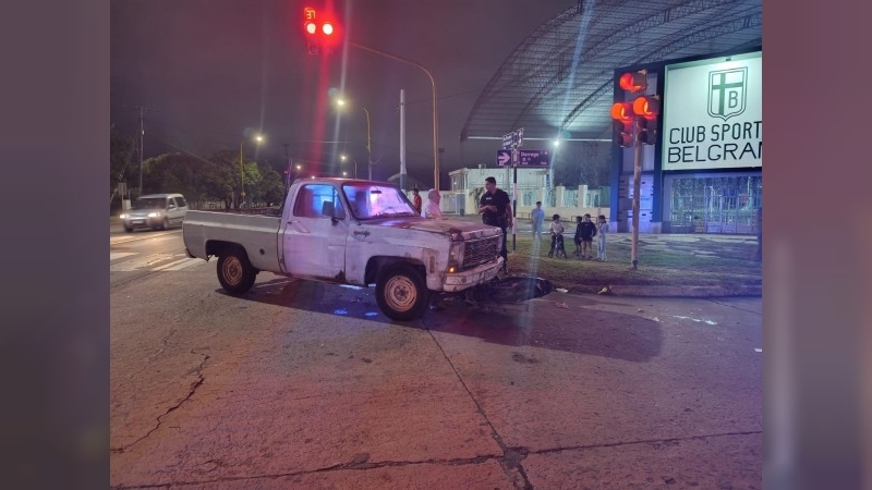Grave accidente de tránsito en barrio Vélez Sarsfield dejó varios lesionados