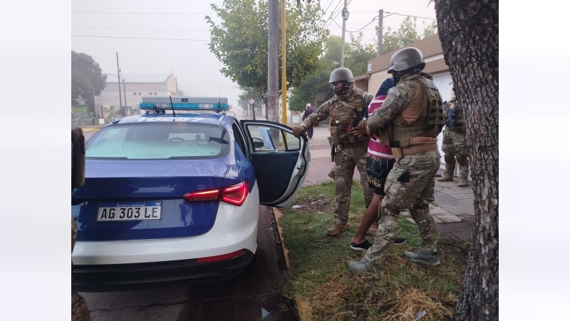 Allanamiento en barrio Consolata: un joven fue detenido por una causa de robo calificado