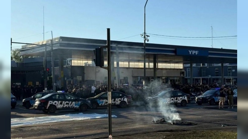 Tensión en Santa Fe: enfrentamientos entre policías por mejoras salariales