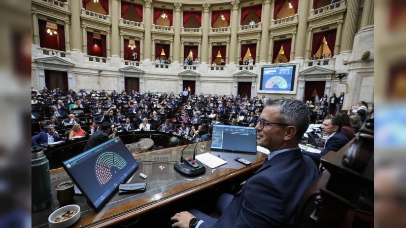 En una sesión caldeada, el Gobierno sacó pecho y aprobó con autoridad dos leyes clave en Diputados