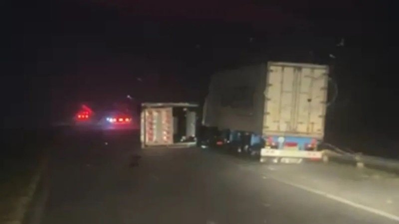 Fuertes vientos provocaron el vuelco de varios camiones en la autopista Rosario-Córdoba