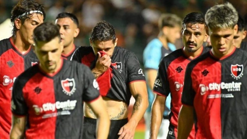 Crisis y violencia en Rosario: atacaron con bombas molotov el auto de un jugador de Newell’s