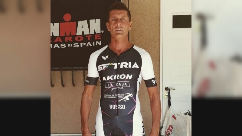 Accidente vial: el triatleta Gustavo Rosso permanece internado tras una caída en la Autovía 19
