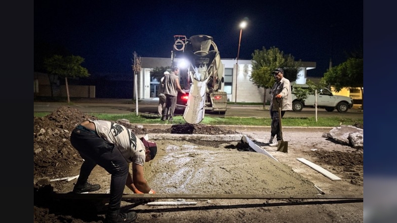 Ejecutan obras de bacheo en distintas calles de Porteña