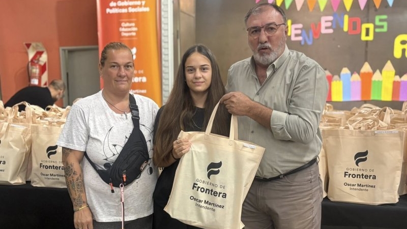 Entrega de kits escolares 2026 en Frontera