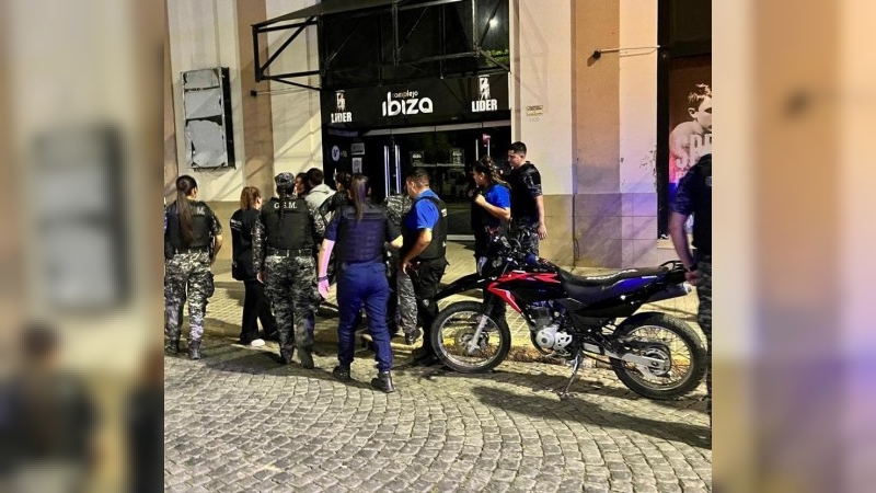 Dos motocicletas retenidas por infracciones en la madrugada de este domingo