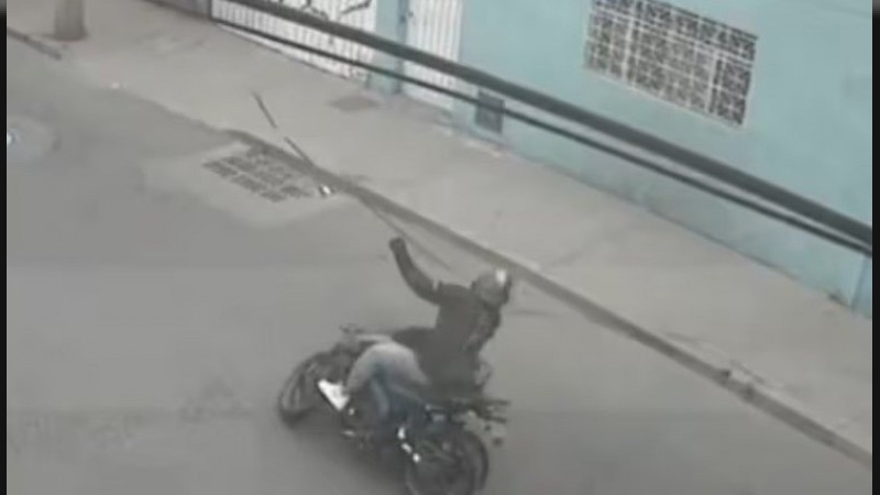 Un motociclista murió decapitado por una soga que los vecinos habían colocado en la calle