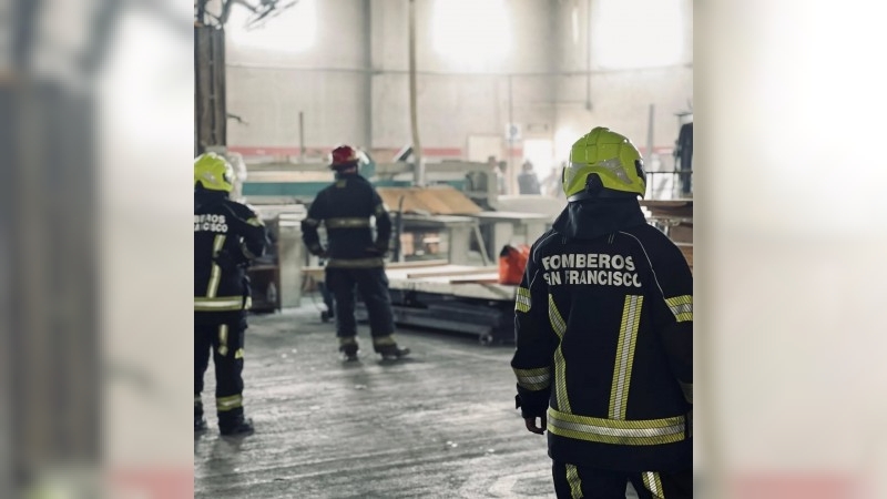 Incendio en una fábrica de 9 de septiembre y Echeverría