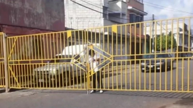 Cierre de calles: vecinos de Villa Allende realizan simulacro con portones