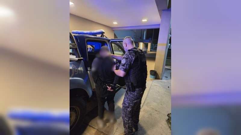 Detuvieron a un hombre que provocaba disturbios a la salida de un boliche