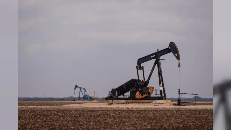 El petróleo cruza la barrera de los 100 dólares por barril por la crisis bélica con Irán