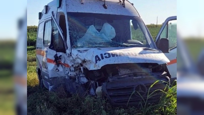 Una ambulancia chocó contra un caballo en Frontera