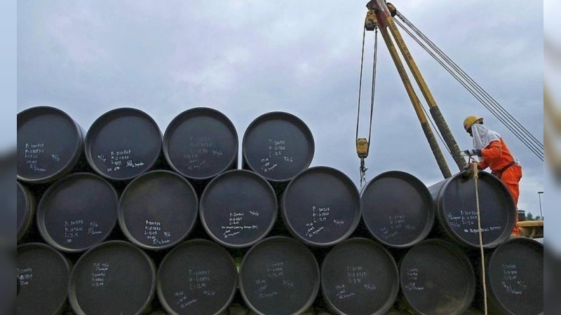 Sigue subiendo el petróleo y preocupa impacto en las naftas