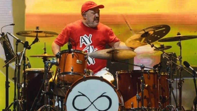 Murió el baterista de Los Piojos, en una escuela de percusión