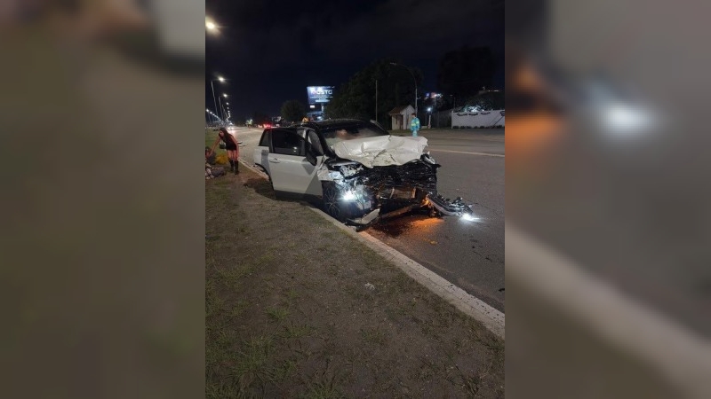 Fuerte accidente en Córdoba: un taxi y un auto chocaron en barrio Chateau Carreras