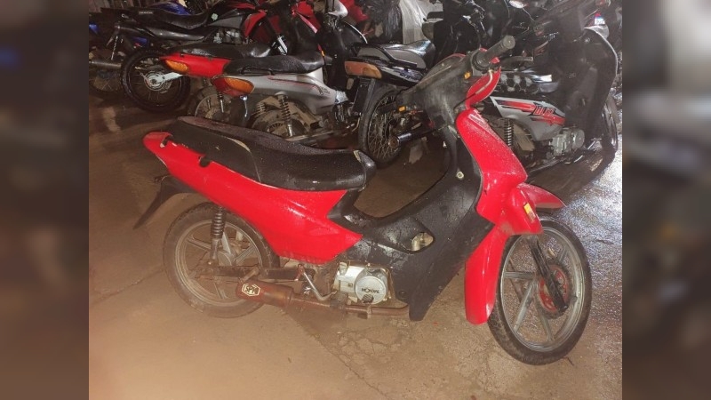 Secuestran una motocicleta tras una persecución en la madrugada del sabado