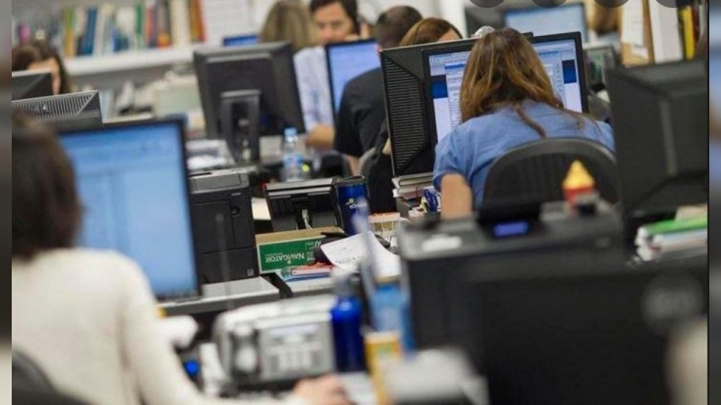 Sueldos estatales: el calendario de aumentos mes a mes y los nuevos topes fijados por decreto