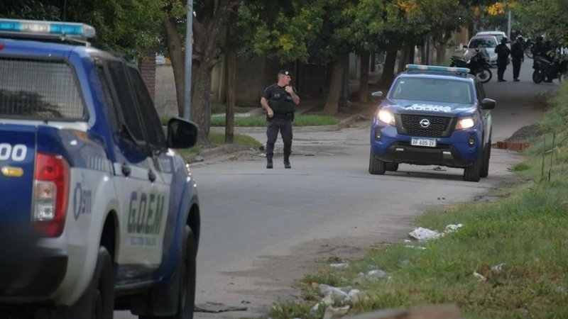 Tensión en Córdoba: atacó a su pareja y a su hija y luego se atrincheró
