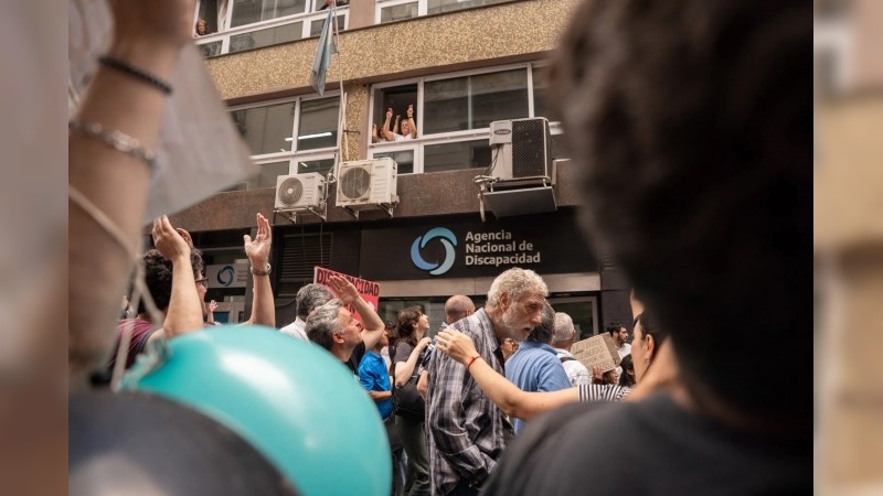 "Aumentos que no alcanzan": El Gobierno subió sólo un 2,90% los aranceles de prestaciones en Discapacidad