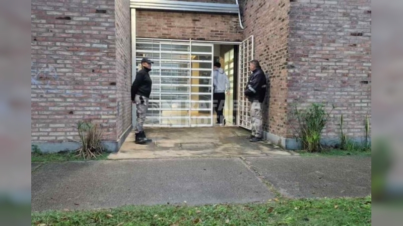 Alarma en escuela de Rafaela: le secuestraron un arma a un alumno cuando ingresaba