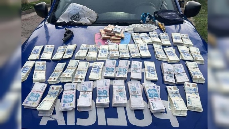 Millonario robo en Córdoba: le sacaron una fortuna y cayeron con 45 millones de pesos y dólares