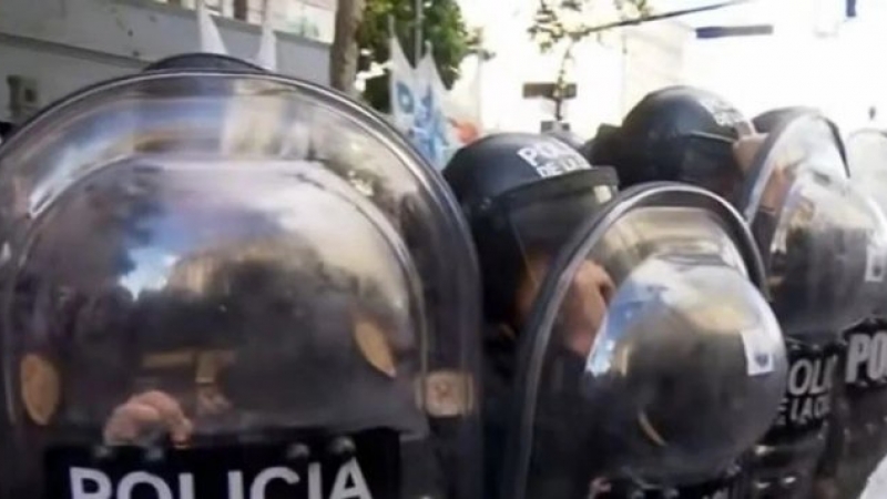 Incidentes entre la Policía y los manifestantes por la Ley de Glaciares: un detenido