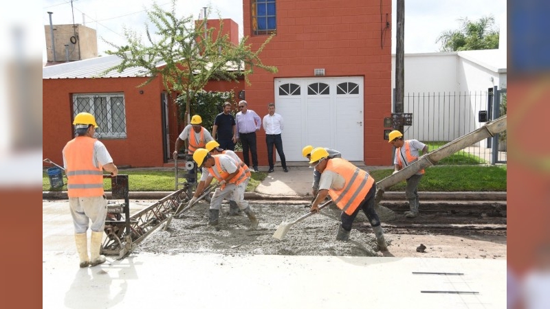 Comenzó la pavimentación del casco histórico de barrio Parque