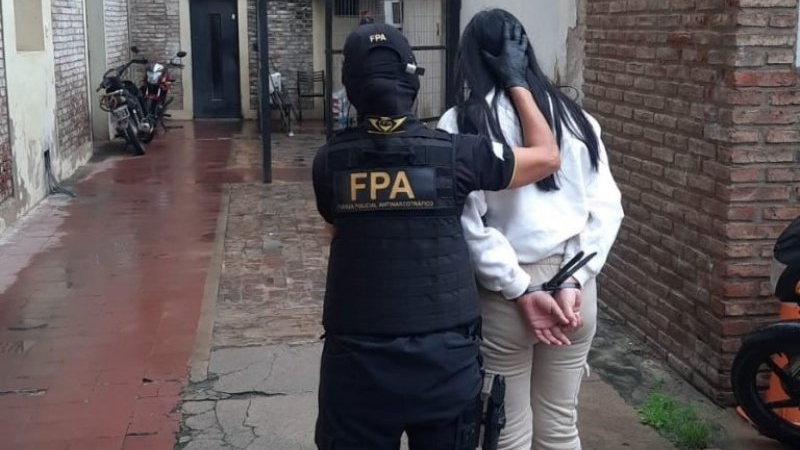 FPA allanó dos puntos de venta en San Francisco y una celda de la cárcel de Villa María. Dos detenidas