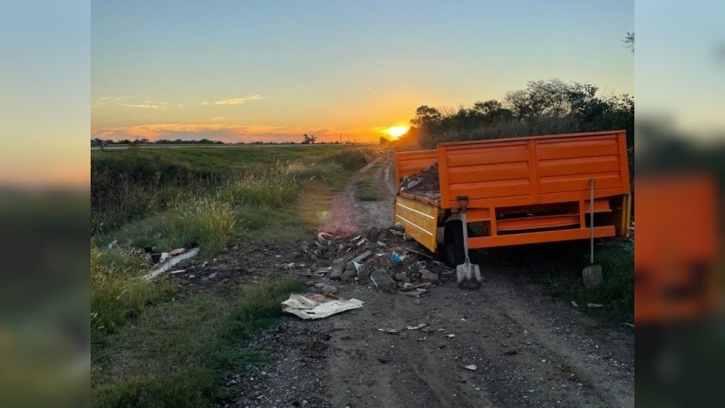 Arrojaban escombros en Ruta 19 y fueron identificados por la guardia local