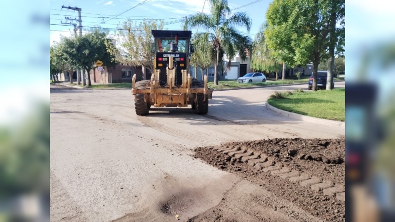 Continúan los trabajos de arreglo y mantenimiento de calles de tierra