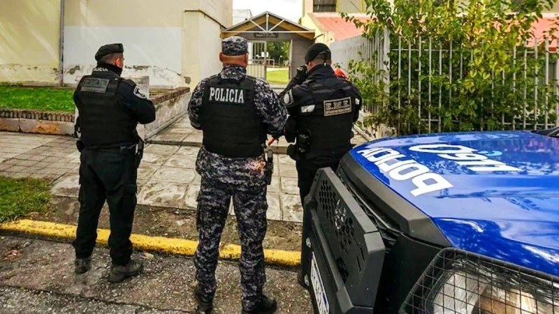 La Provincia oficializó el cobro de operativos ante amenazas en escuelas: cómo funciona el protocolo