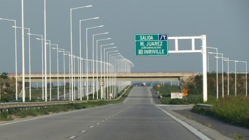 Autopista Córdoba-Rosario: un ciclista murió tras ser embestido y el conductor huyó