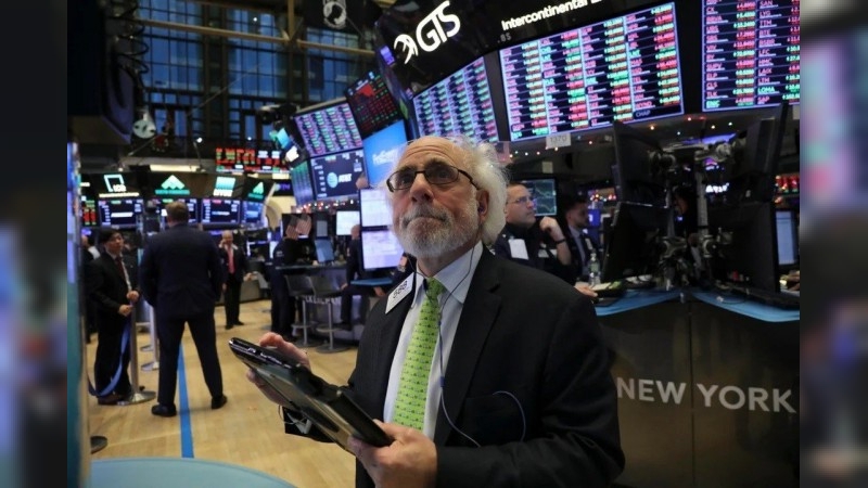 El riesgo país perforó el umbral de los 540 puntos mientras que cayeron las acciones en Wall Street