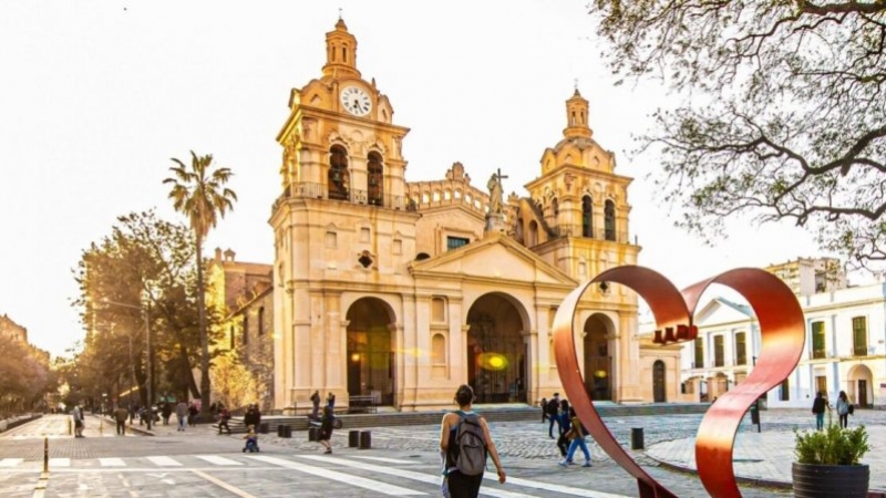 Finde largo con menor movimiento turístico en el país