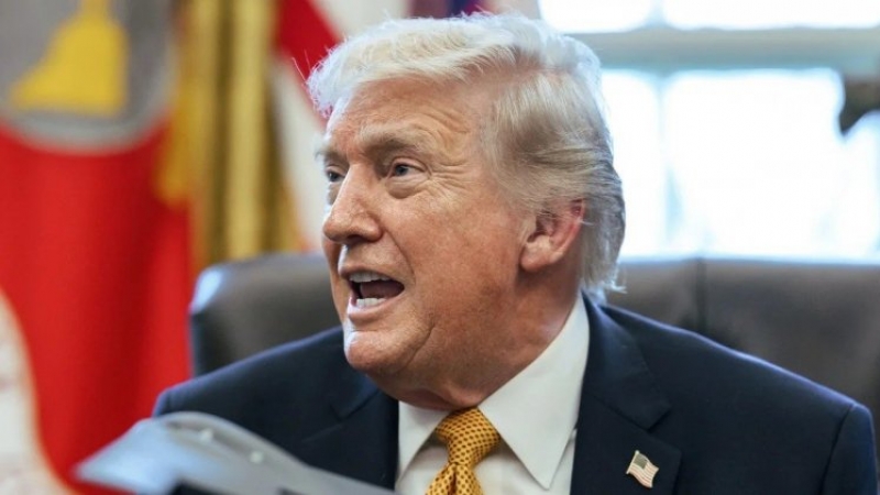 Trump anunció una pausa para guiar barcos a salir del estrecho de Ormuz