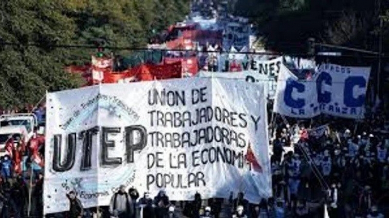 Los movimientos sociales vuelven a las calles en reclamo de un salario social