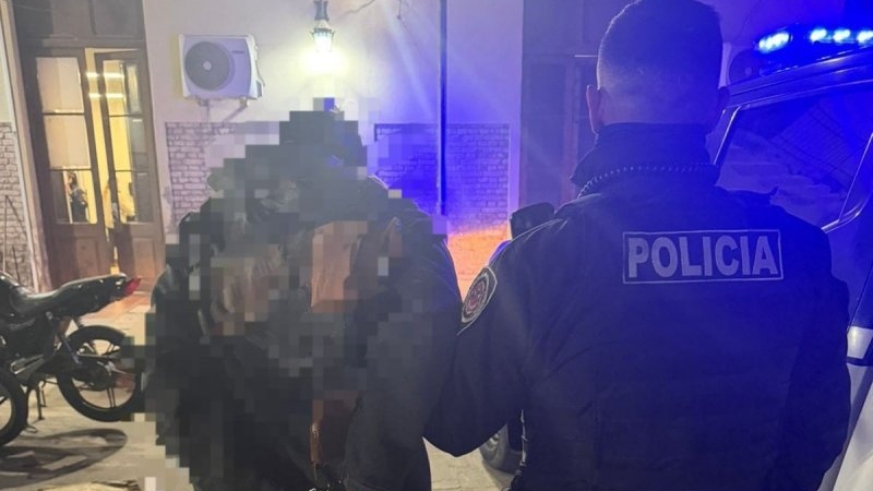 Motociclista fue detenido tras resistirse a un control vehicular en barrio Sarmiento